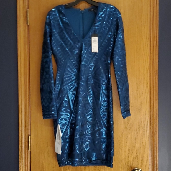 ⭐BRAND NEW: BCBGMAXAZRIA Morris Bodycon Dress⭐ - Picture 2 of 8